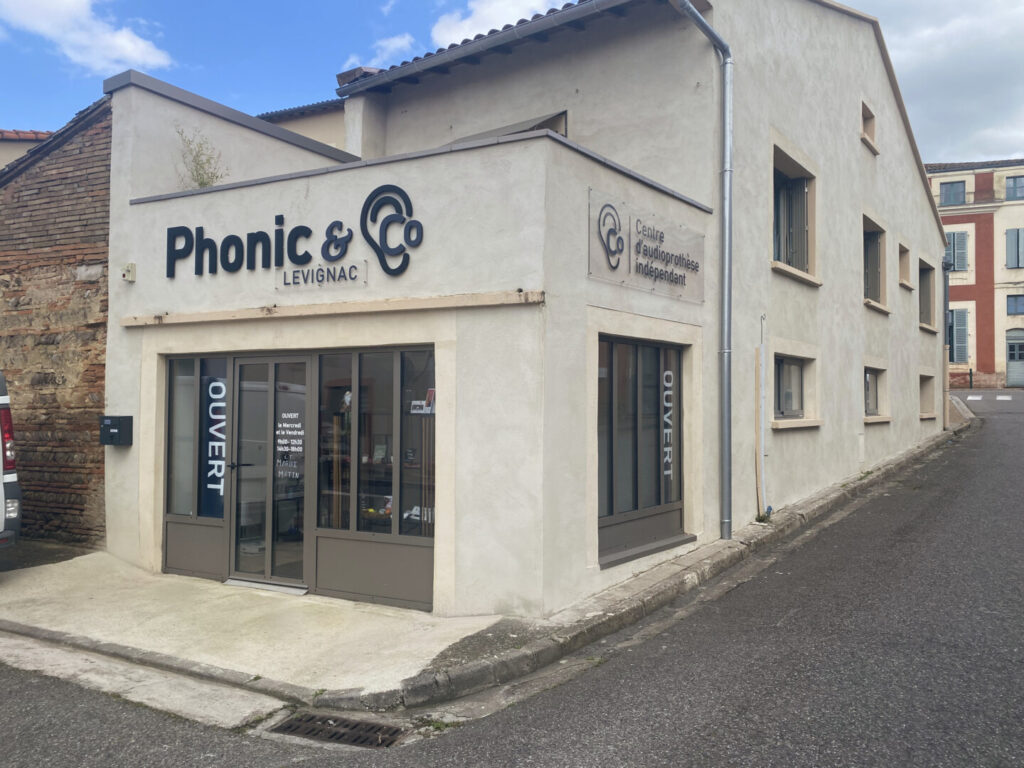 Façade du centre de Lévignac